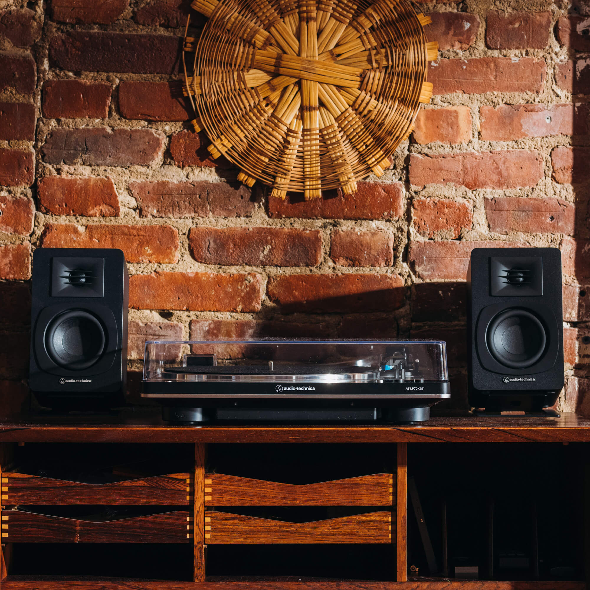Audio-Technica AT-SP3X Powered Bookshelf Speakers